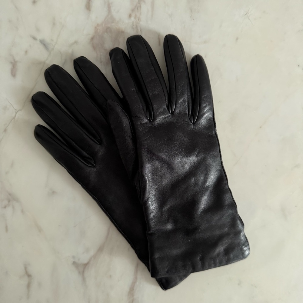Bloomingdale’s 100% Leather Cashmere Lined Black Gloves made in Italy size 6.5